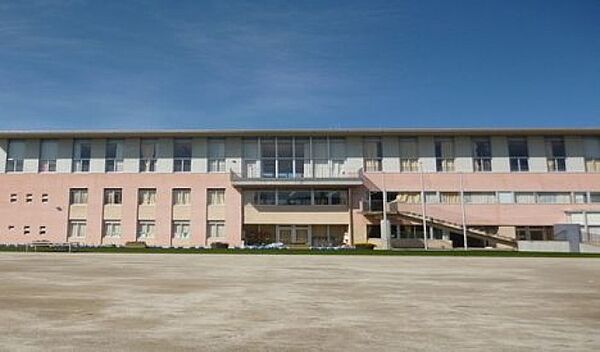 調布市立調和小学校まで569m