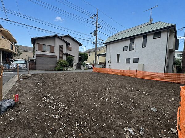 北東角地の注文住宅。敷地の広さを活かして、中庭のある住まいや、しっかり広さを確保したＬＤＫなど多彩な