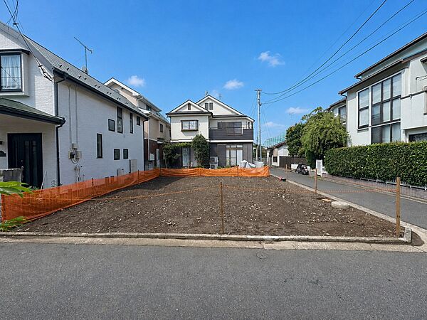 北東角地の注文住宅。敷地の広さを活かして、中庭のある住まいや、しっかり広さを確保したＬＤＫなど多彩な