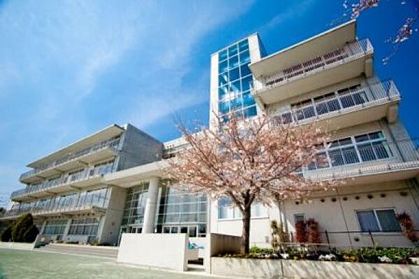 杉並区立井荻中学校まで282m
