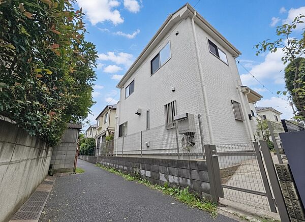内装フルリノベーション済のキレイな邸宅。キッチンや浴室など水回りも一新したため、気持ち良く新生活をス