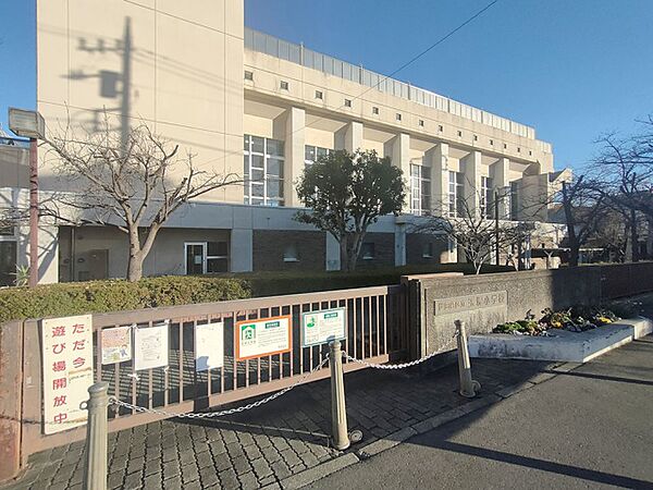世田谷区立玉堤小学校まで865m