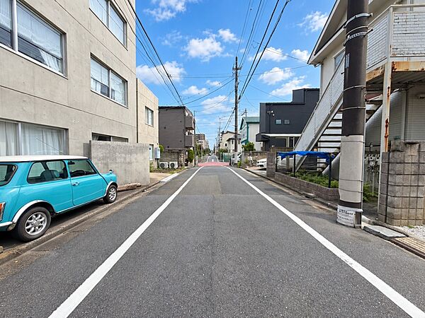 古家が残っています。お引き渡し時期や条件については、お気軽にご相談ください前面は約6.0ｍ公道で開放