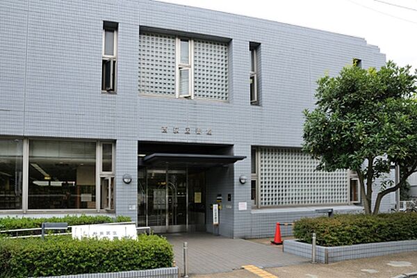 西荻図書館まで599m