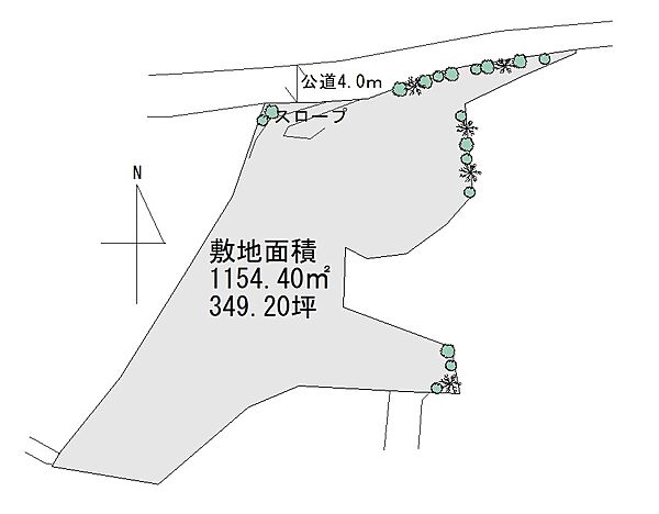 敷地図　二方向の道路に面し、周囲は植栽によって目隠しされた、３４９坪の高台プライベート空間
