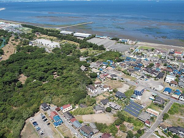 リゾートを満喫する暮らしで隣には富津公園、北側の海へも散歩には丁度良い距離