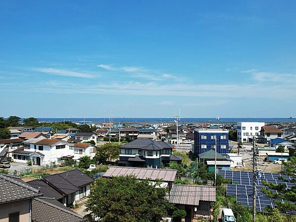 ３階相当（地上8ｍから）の高さからは、富津の海や街並みを一望できる