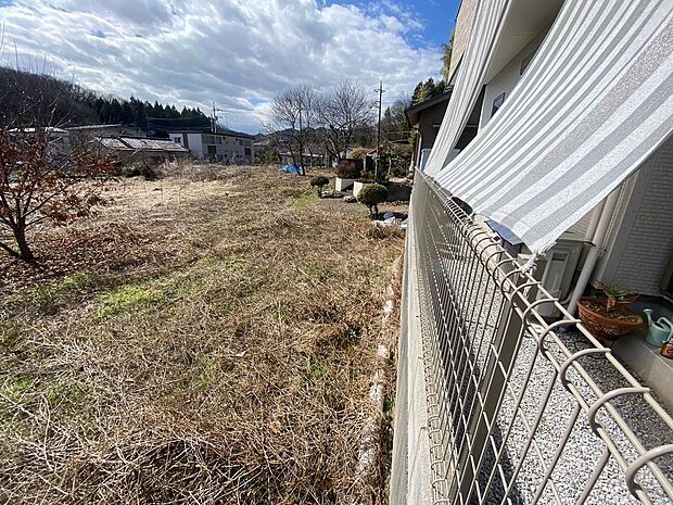 付近に高い建物はなく、通風と採光を確保しています