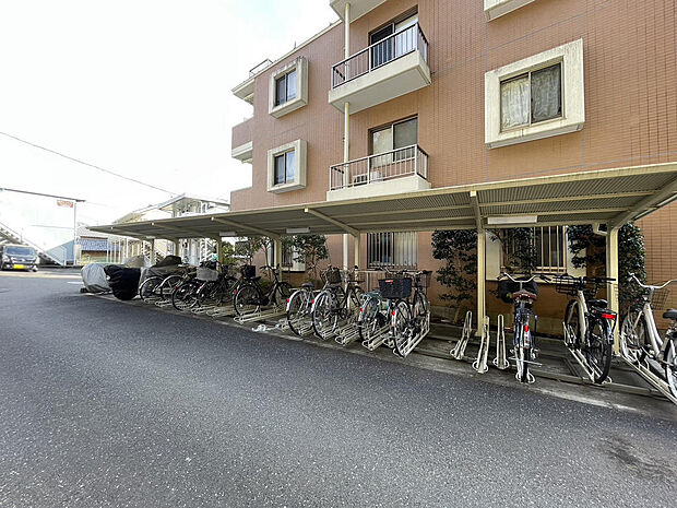 駐輪スペース有。近場のお出かけに自転車は断然便利