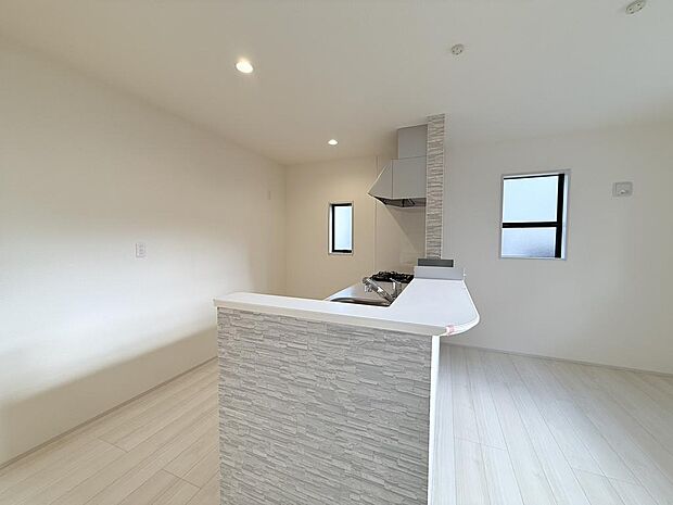 ご家族と会話をしながらのお料理は楽しいですね♪出来上がった料理をお子さんが運ぶなどお手伝い時間も増えそうですね