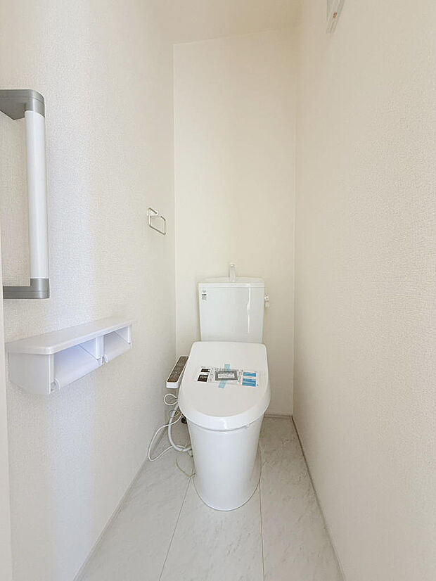 2階にもトイレを設置。朝の忙しい時間帯も混雑することなく快適です。（1号棟）