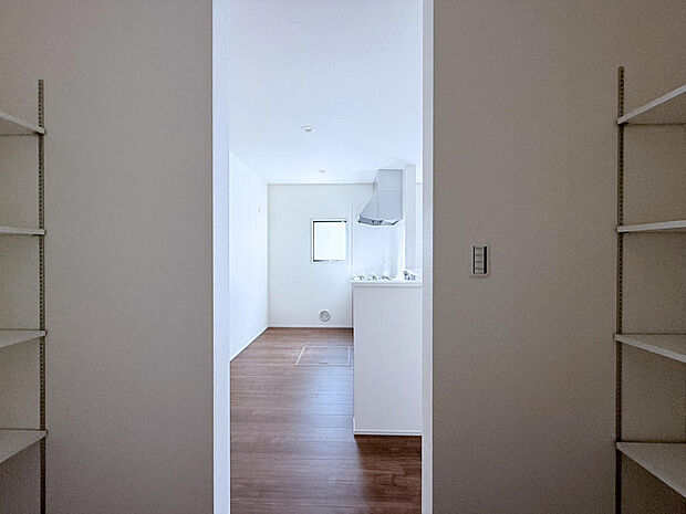 子どものおやつストックもOK！家族みんなが喜ぶ大容量パントリー（1号棟）