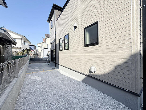 ちょっとした庭があるだけで、暮らしにゆとりと癒しをプラス！（1号棟）