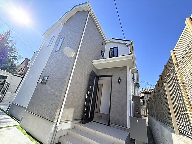 溢れる陽光でご家族の笑顔も輝く