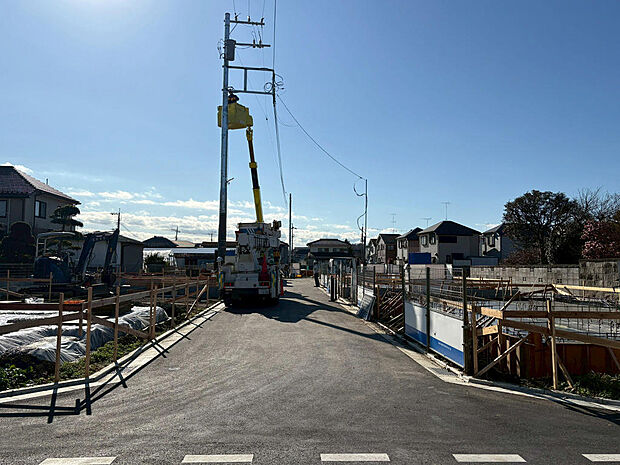 (1・2号棟前面道路・令和7年12月16日撮影)