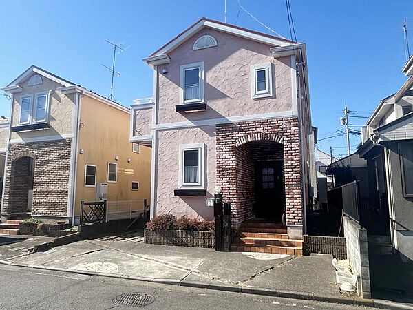 小屋裏収納等充実の収納設備。
