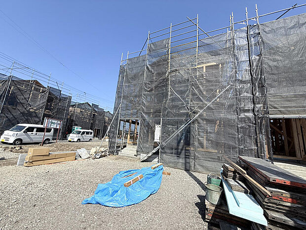 コンビニ・ドラックストアなども近く「便利な暮らし」を実現(6号棟・R8年3月5日撮影)