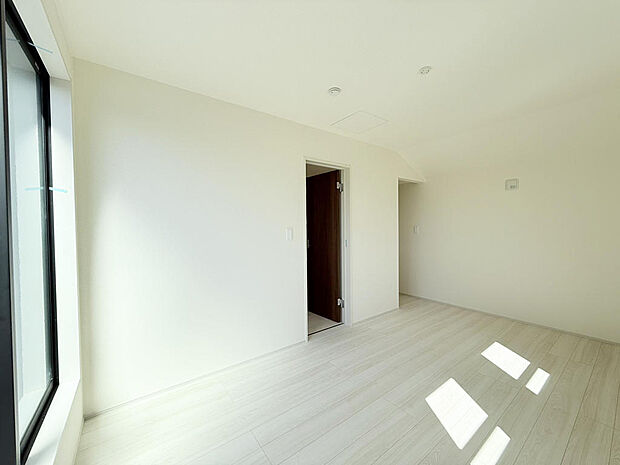 衣類が選びやすいウォークインクローゼット付きの洋室。（洋室7.5帖）