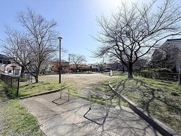 泉町弁天池児童遊園まで徒歩1分