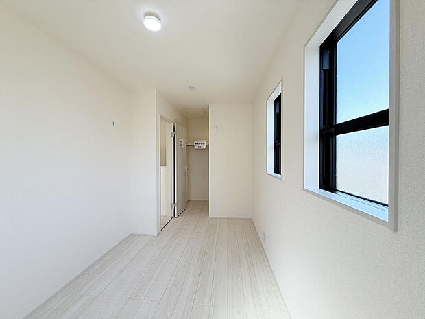 心地よい暮らしを叶える、モダンな洋室空間(洋室5.37帖)