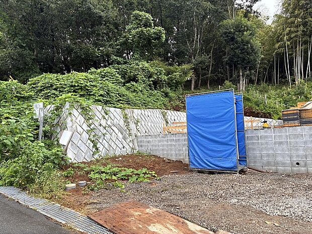 ゆとり感じる広さ。192.41m2の敷地に建つ、余裕の一戸建て。（R8.9.19撮影）