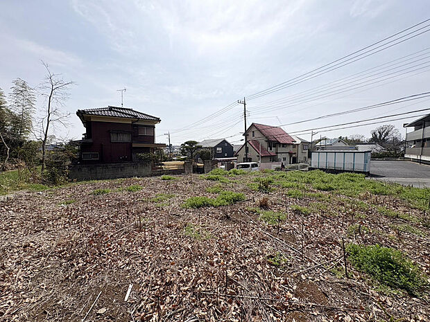 日々の利便性と緑豊かな住環境を兼ね揃えた約102m2の居住スペース。(R8.3.24撮影)