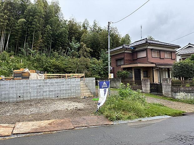 徒歩圏に生活施設が充実。便利で無理のない住環境。（R8.9.19撮影）