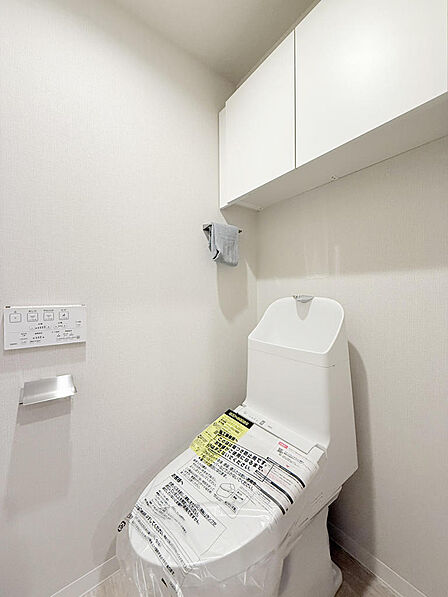 トイレには快適な温水洗浄便座付き