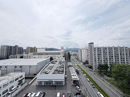 視界も気分もクリアに！見晴らしの良いバルコニー。