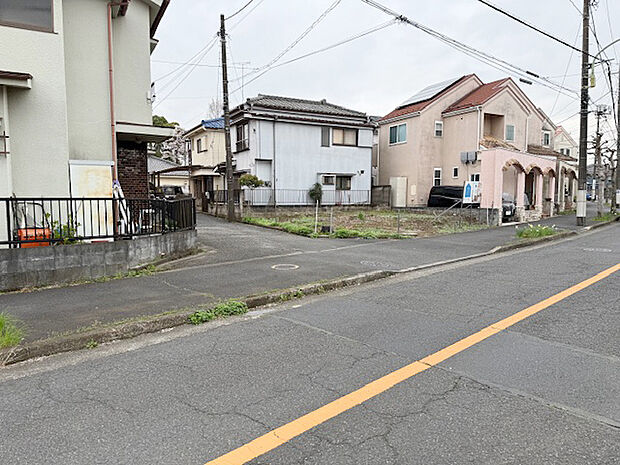 青梅東部三ッ原土地区画整理事業地内で、区画整理が行き届いたエリアなので、道路や公園などのインフラが整備され、快適な住環境が約束されています。