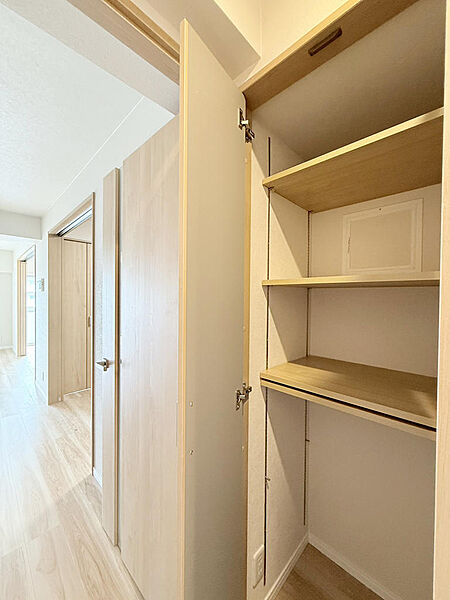 廊下を賢く活用！見せない収納でスッキリ空間