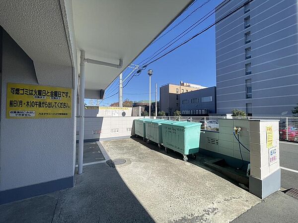 ゴミ置き場も清潔に保たれており管理体制の良さがうかがえます。