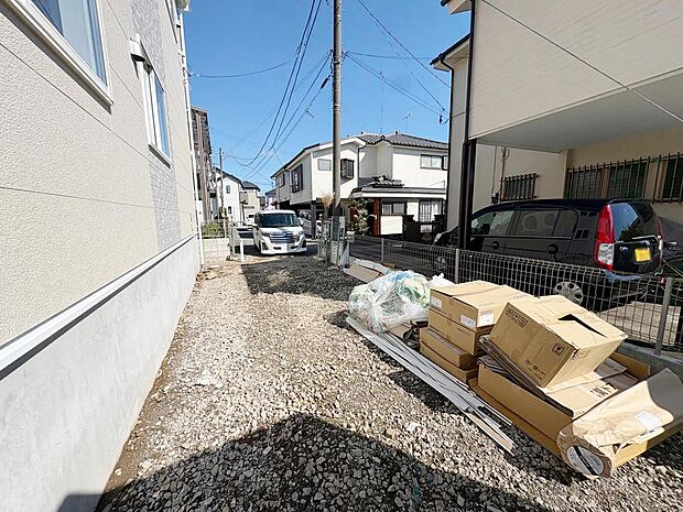 急なお客様にも対応できるカースペースは2台