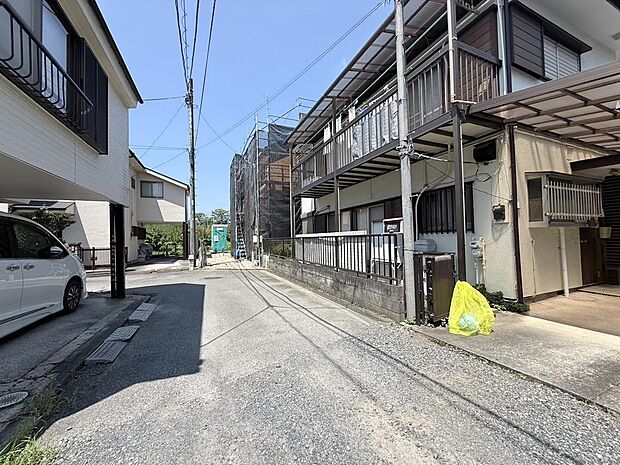 車の通りも少ない閑静な住宅地(R8年7月23日撮影)