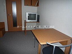 レオパレス未来 2階1Kのリビング/ダイニング