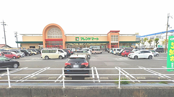 フレンドマート秦荘店まで約419m