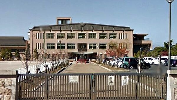 彦根市立城陽小学校まで約1,800m