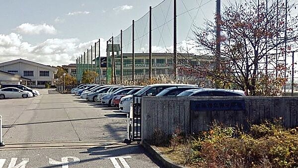 彦根市立南中学校まで約1,100m
