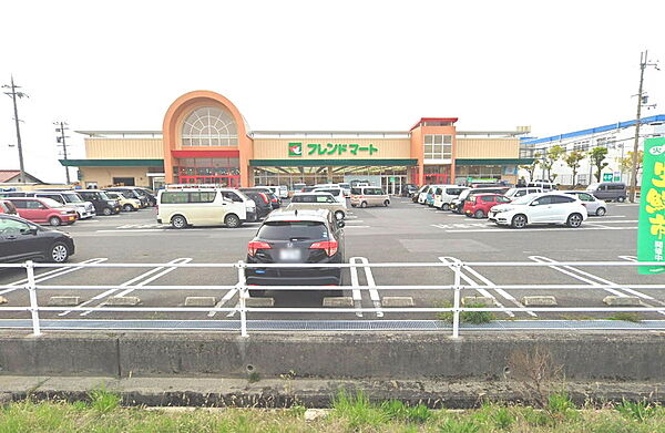 フレンドマート秦荘店まで約2,320m