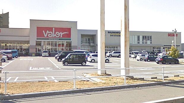 バロー八日市店まで約1,300m