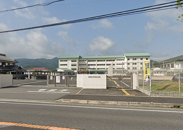 湖南市立甲西中学校まで約3,600m