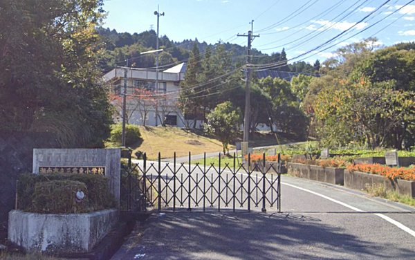 湖南市立三雲東小学校まで約1,100m