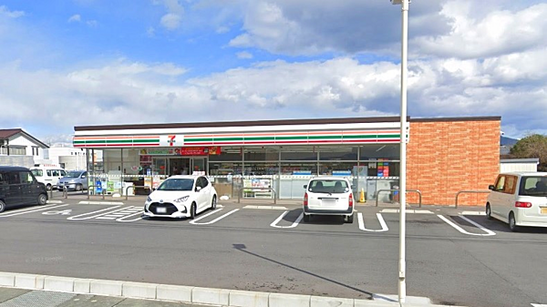 セブンイレブン湖東横溝店まで約2,700m