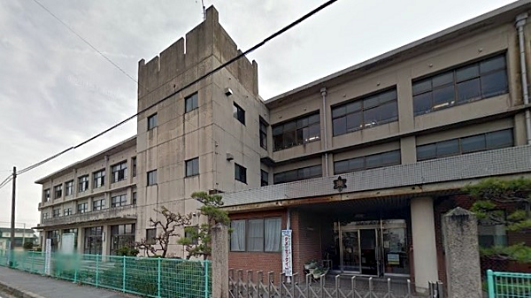 彦根市立稲枝東小学校まで約1,700m