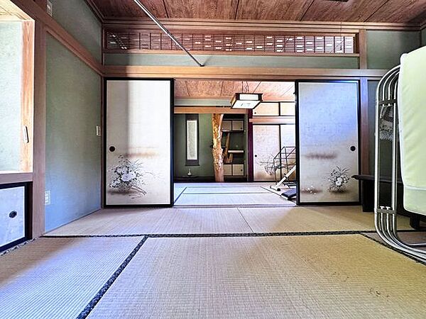 2階の和室です。2室が続き間になっています。