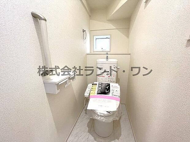 1階温水洗浄便座付きトイレ
