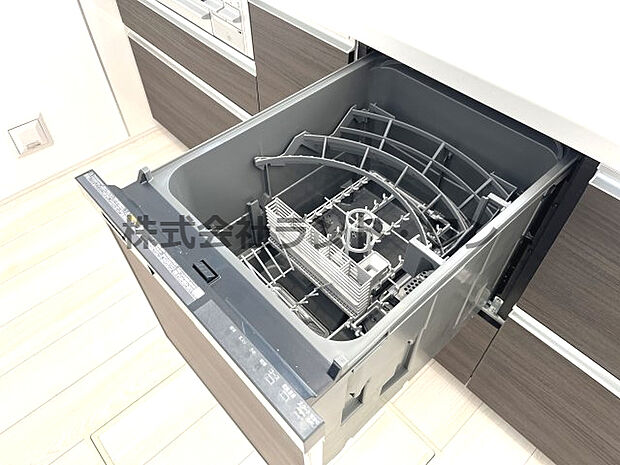 ビルトイン食洗機は、経済的で家計に優しく、熱湯殺菌の効果も期待できます。