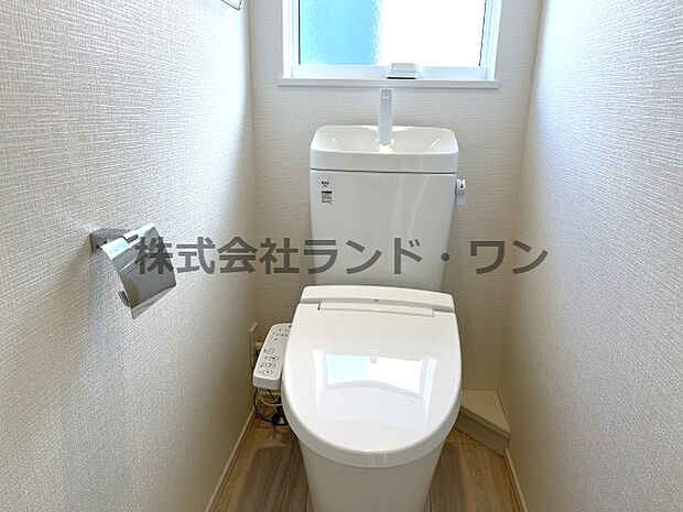 2階温水洗浄便座付きトイレ