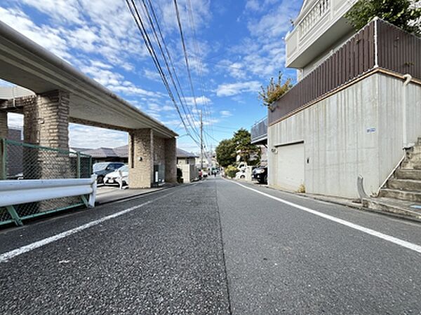 現地を含む前面道路