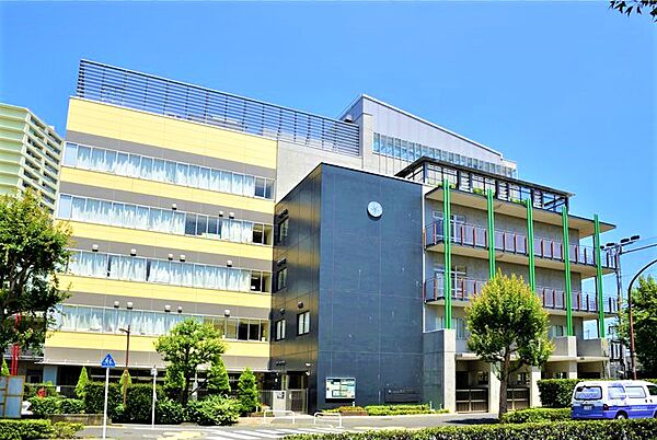 通学路は穏やかな住宅街の中の道なので、お子さんの通学も安心。